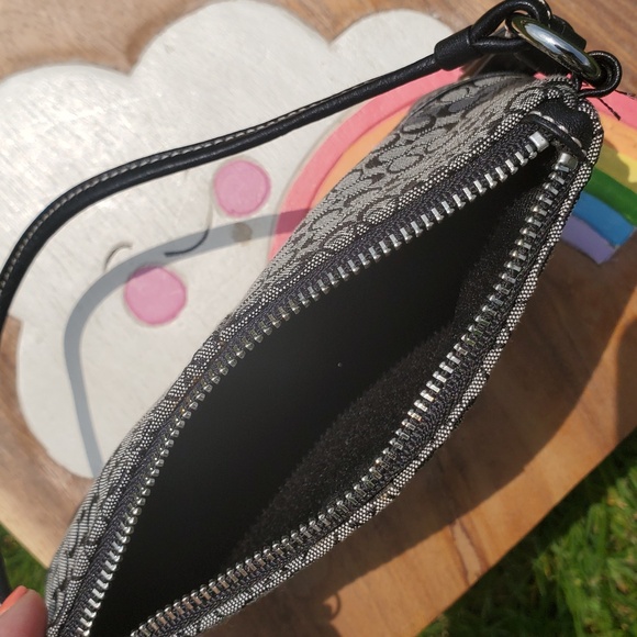 ♻️DONATED ♻️ Coach Wristlet - Picture 5 of 9